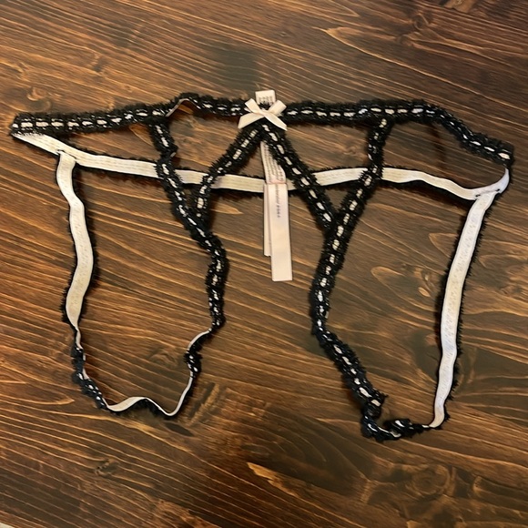 Victoria’s Secret black lace lingerie - Picture 3 of 3